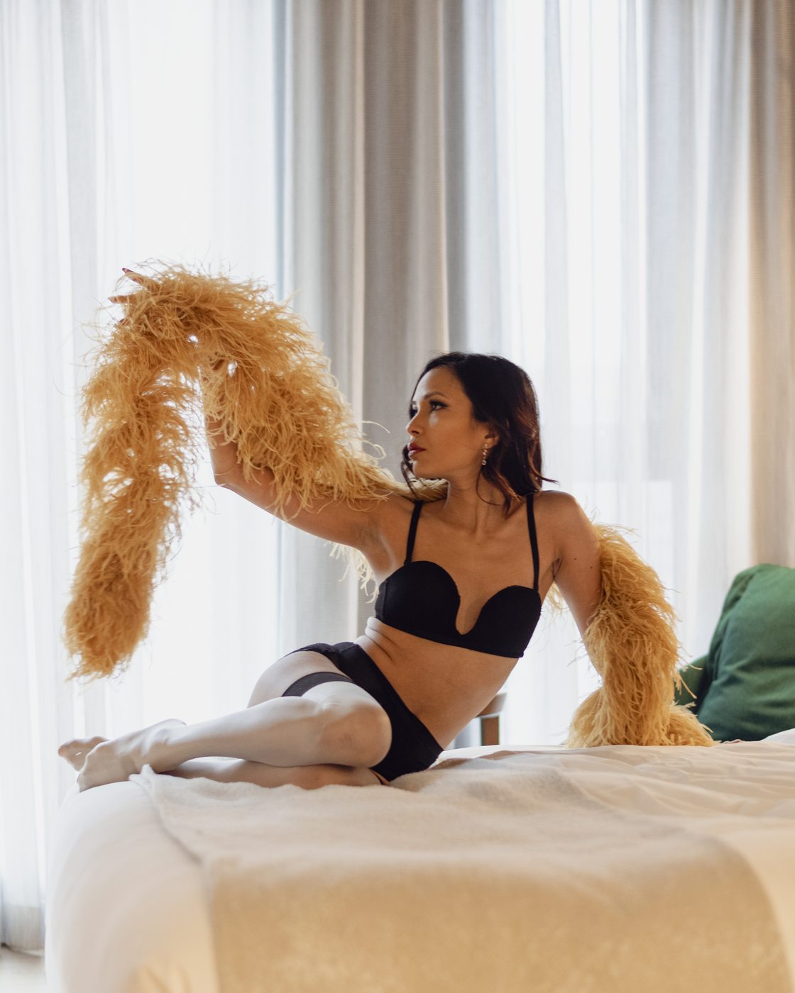 Fairy Fifi burlesque Ottawa feather boa